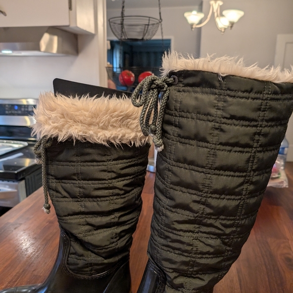 Dirty Laundry Rain Boots Size 9 - Picture 7 of 11